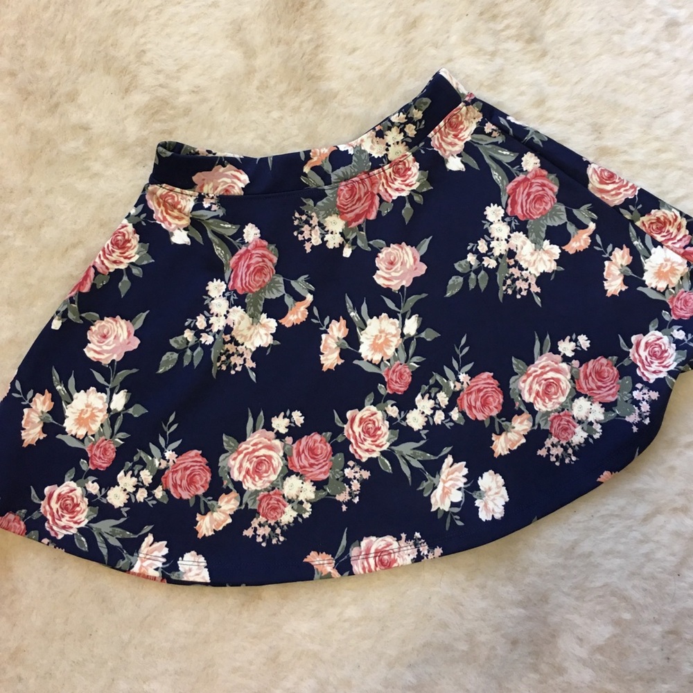 Brand new floral mini skirt