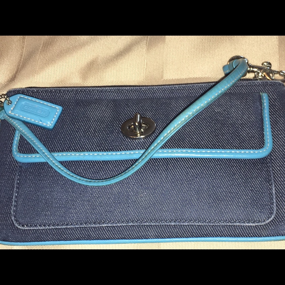 🔥CLOSET CLOSING!!! Coach Wristlet