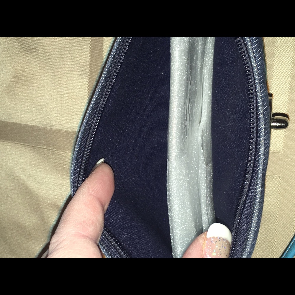 🔥CLOSET CLOSING!!! Coach Wristlet - Picture 3 of 4