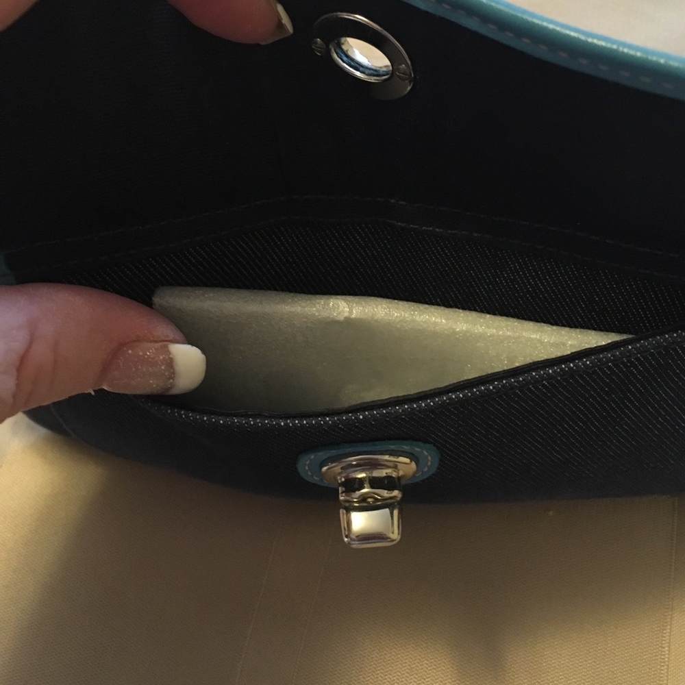 🔥CLOSET CLOSING!!! Coach Wristlet - Picture 4 of 4