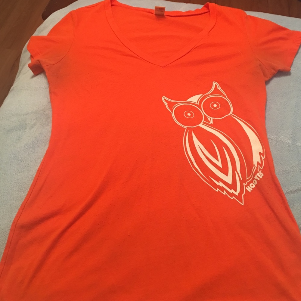 Hooters Tshirt