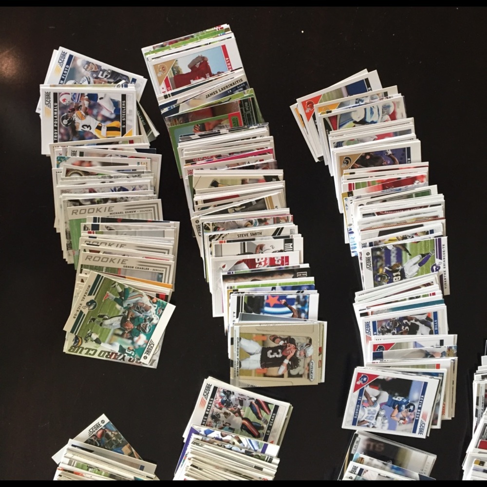 Well over 1000 new and old football cards
