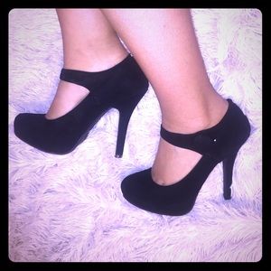 Black pump heels