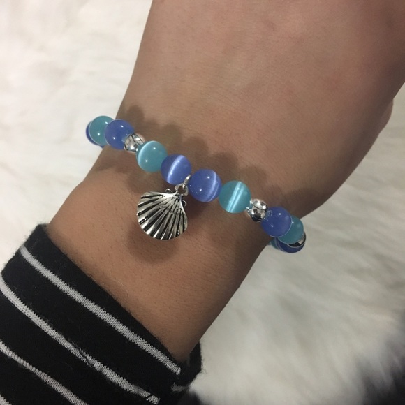 Handmade clam shell beaded bracelet - Picture 2 of 2