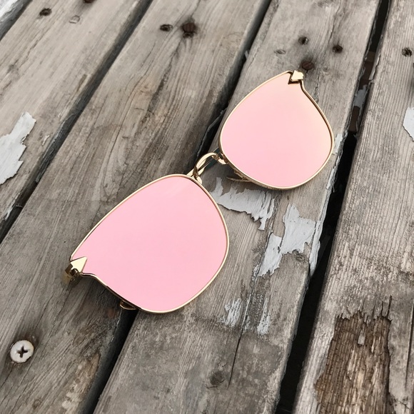 Sale!Rose Gold Mirror Trendy Sunnies Sunglasses >> - Picture 2 of 4