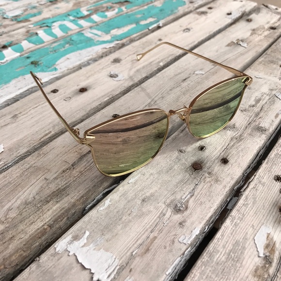 Sale!Rose Gold Mirror Trendy Sunnies Sunglasses >> - Picture 4 of 4