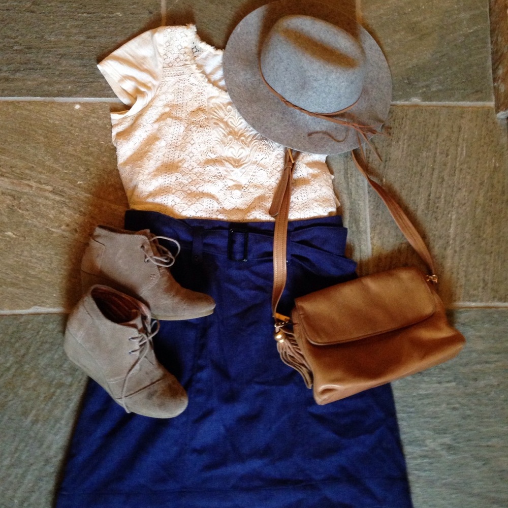 Navy herringbone patterned belted skirt