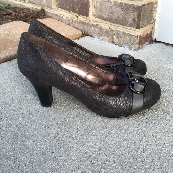 New Kelsey Grey Dress Pumps - Picture 2 of 7