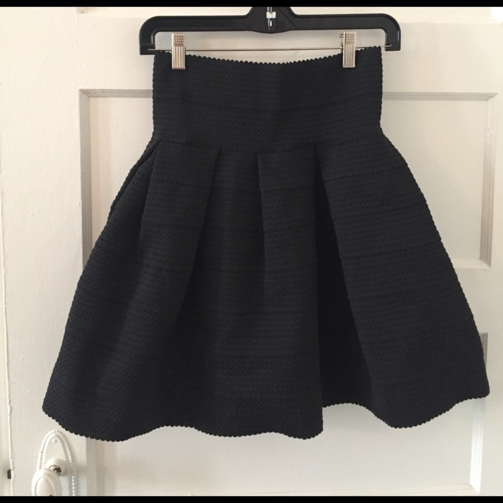 Black bubble skirt