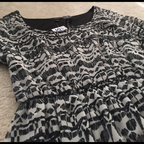 Cute cinch-waist Printed Dress - Picture 2 of 3