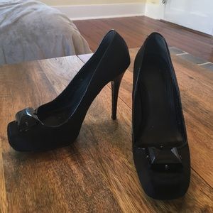 Te Casan black satin heels
