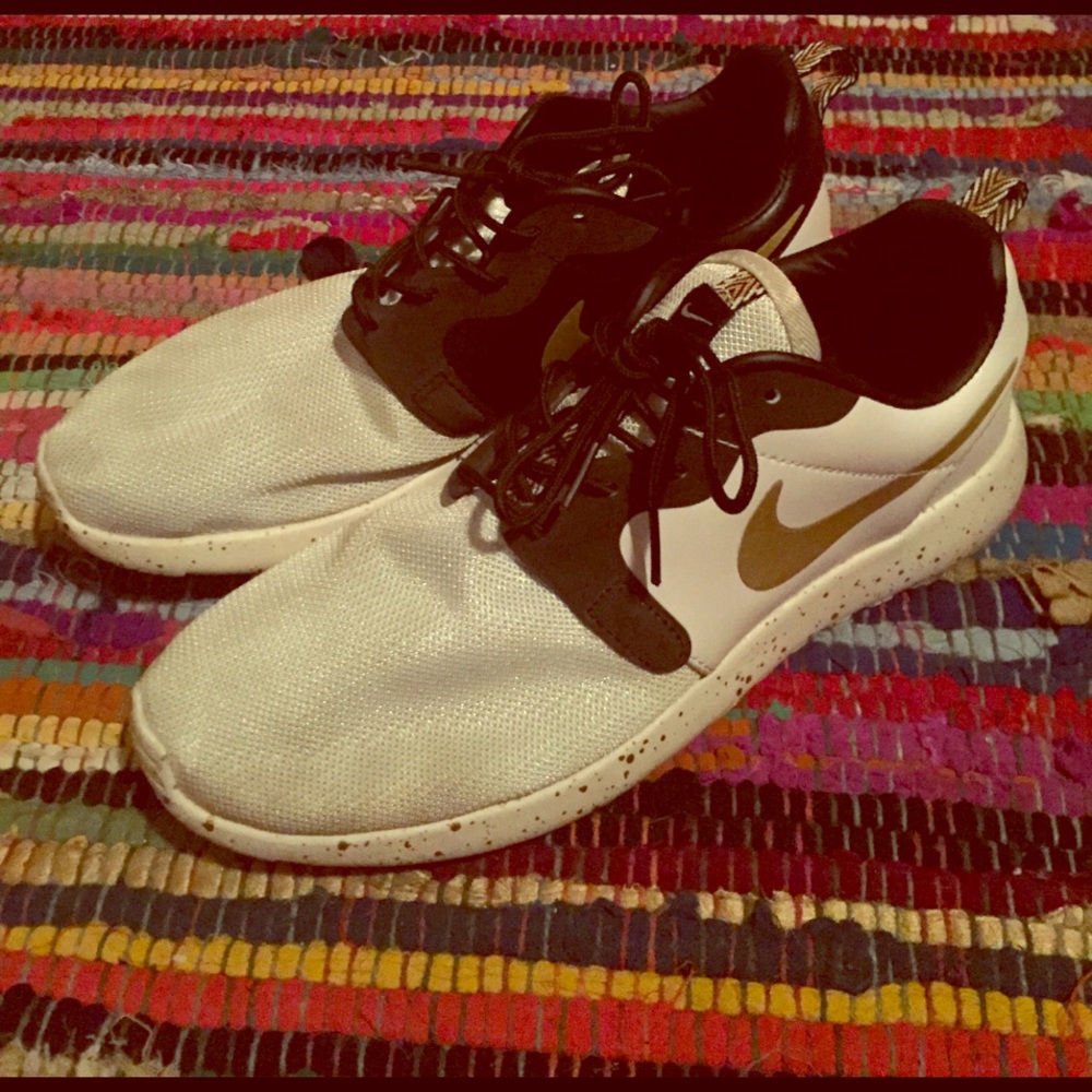 Rare Color Way Nike Roshe Runs