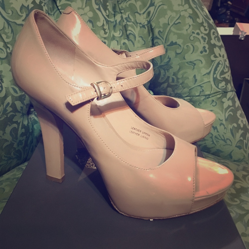 Beautiful "Via Spiga" peep toe MaryJanes 💖
