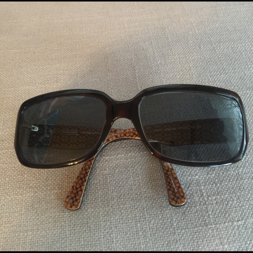 Coach sunglasses with case and cloth
