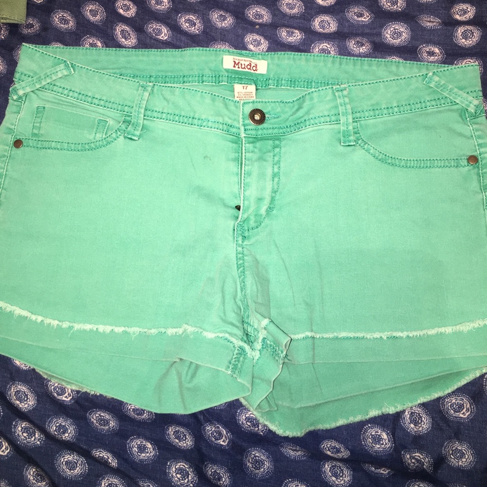 Green cuffed shorts