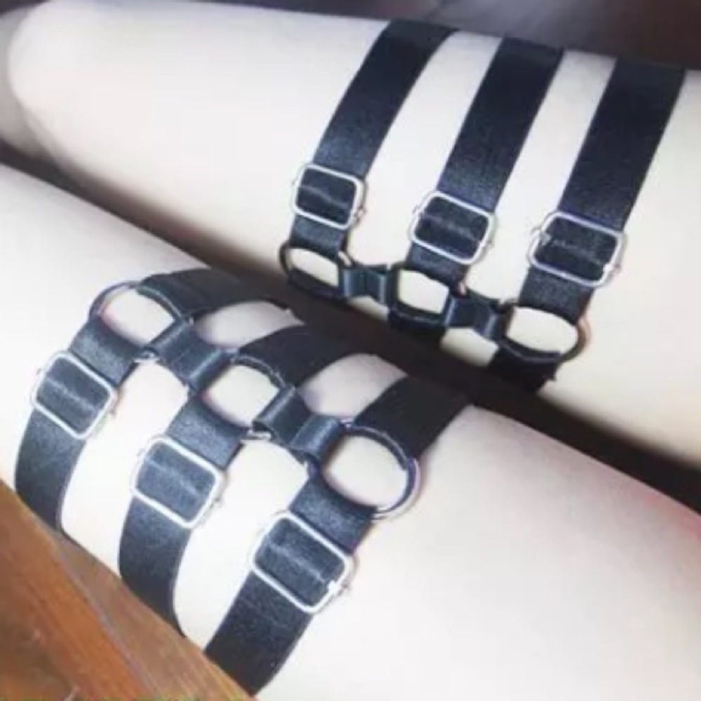 Sexy adjustable leg thigh harness / garter