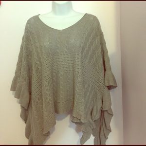 Anthropologie Moth gray poncho size small/medium