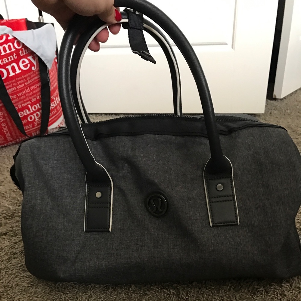 EUC lululemon bag