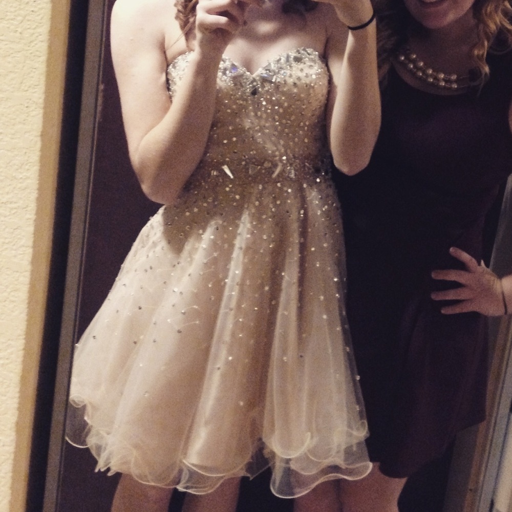 La Femme champagne prom dress - Picture 7 of 8