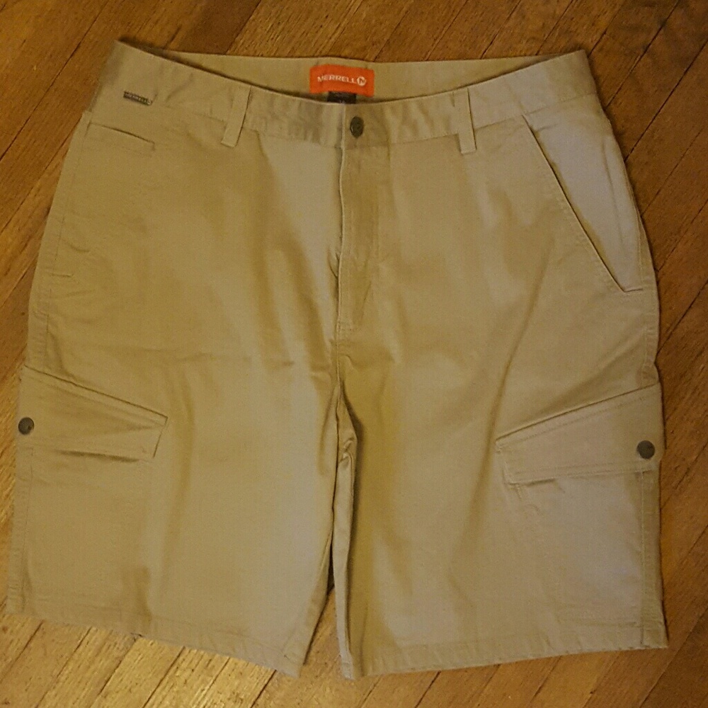 Mens Merrell Khaki shorts.  Size 36