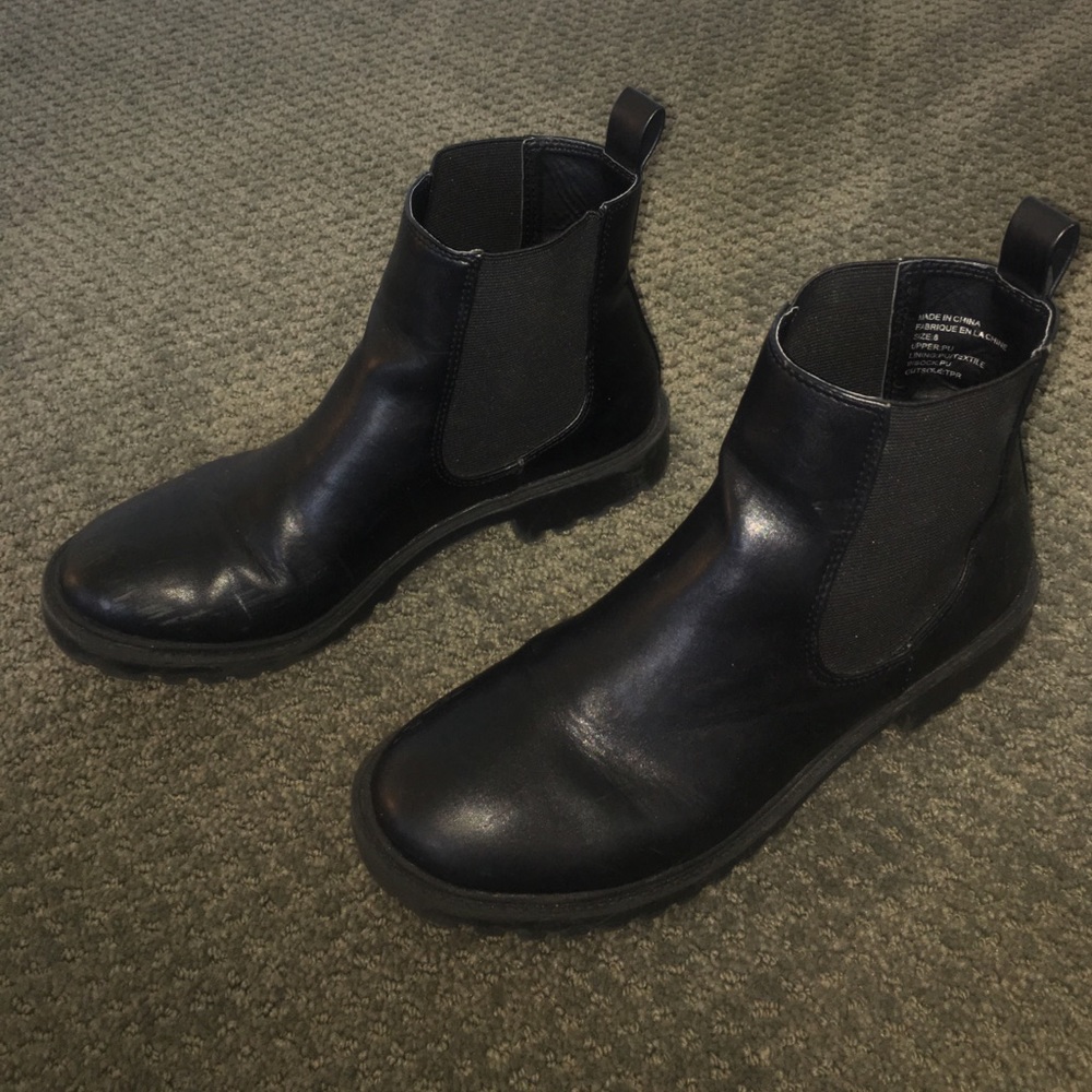 urban outfitters boots