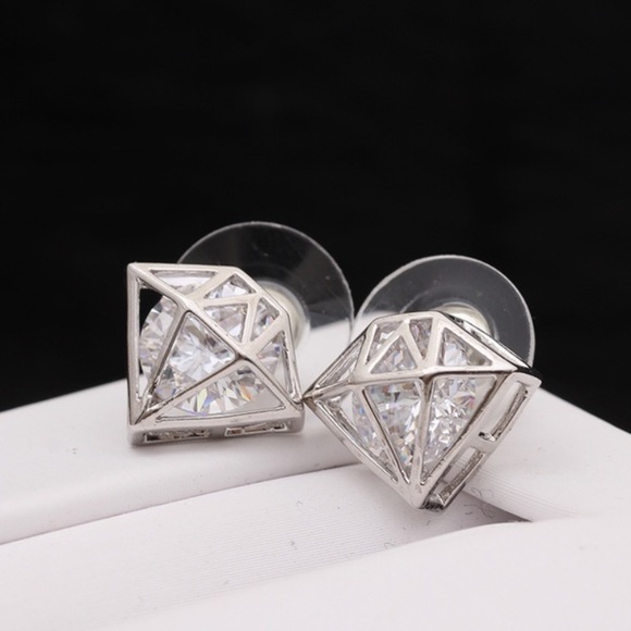 Jewelry - 💋FINAL PRICE 💕Diamond style earnings