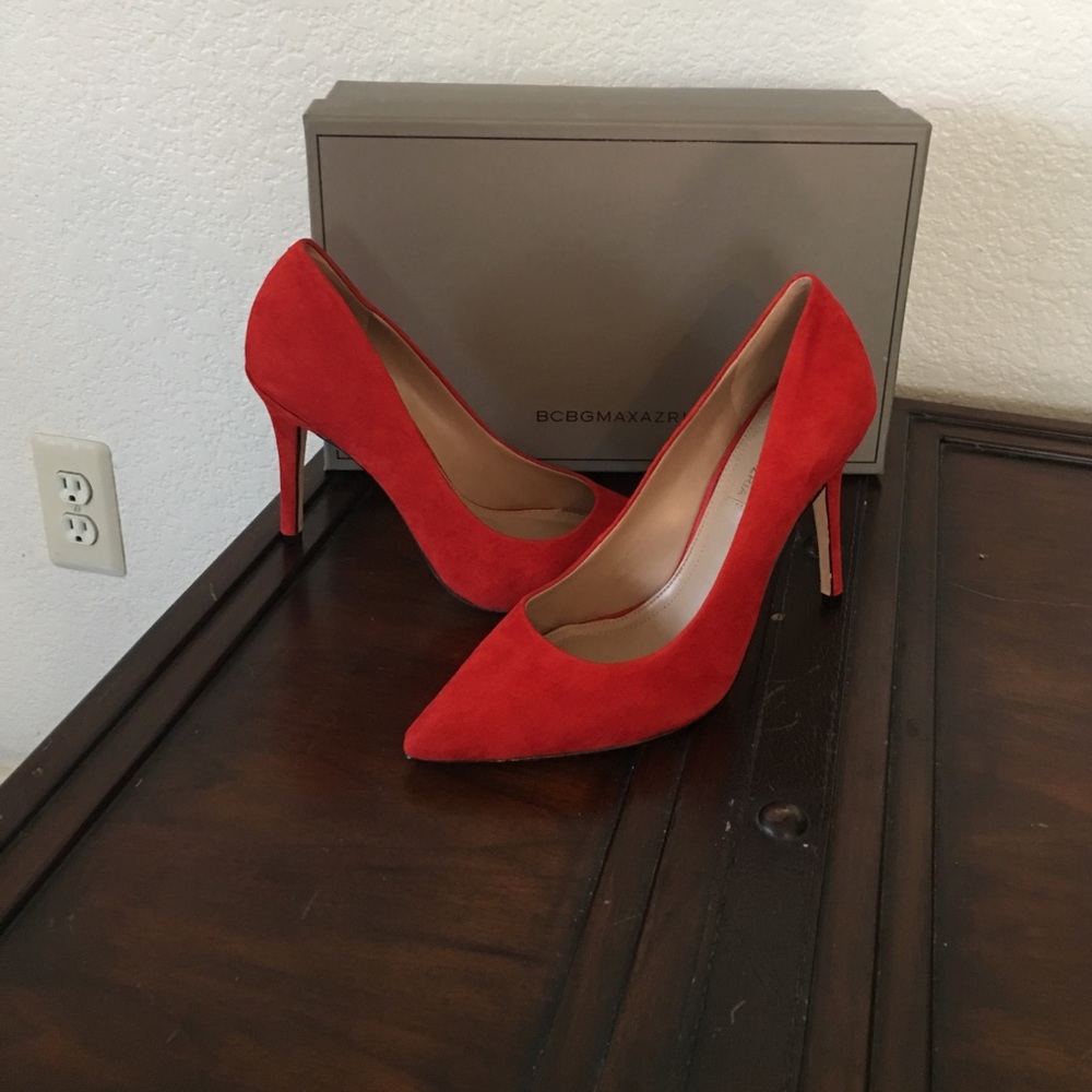 BCBG OPIA POINTED TOE PUMP