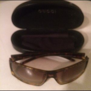Guicci sunglasses no scratches