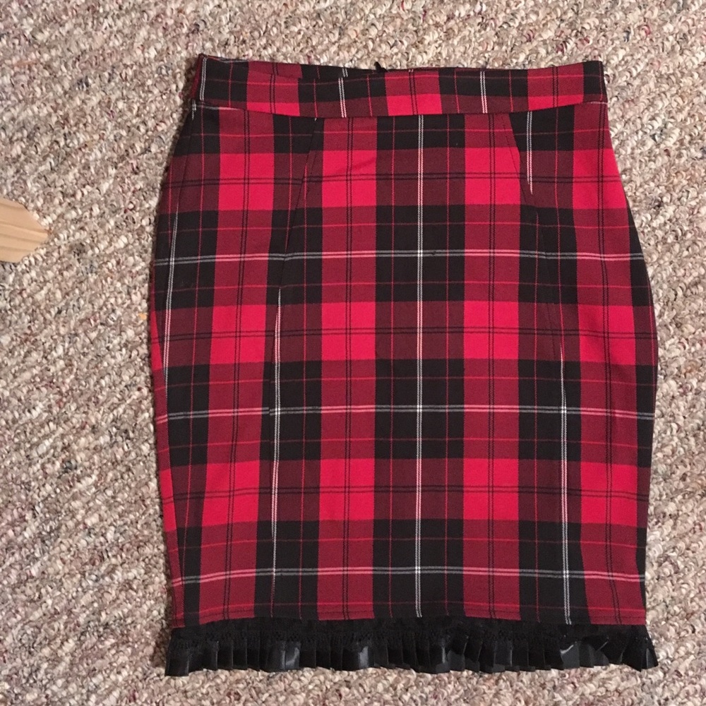 Plaid pencil skirt