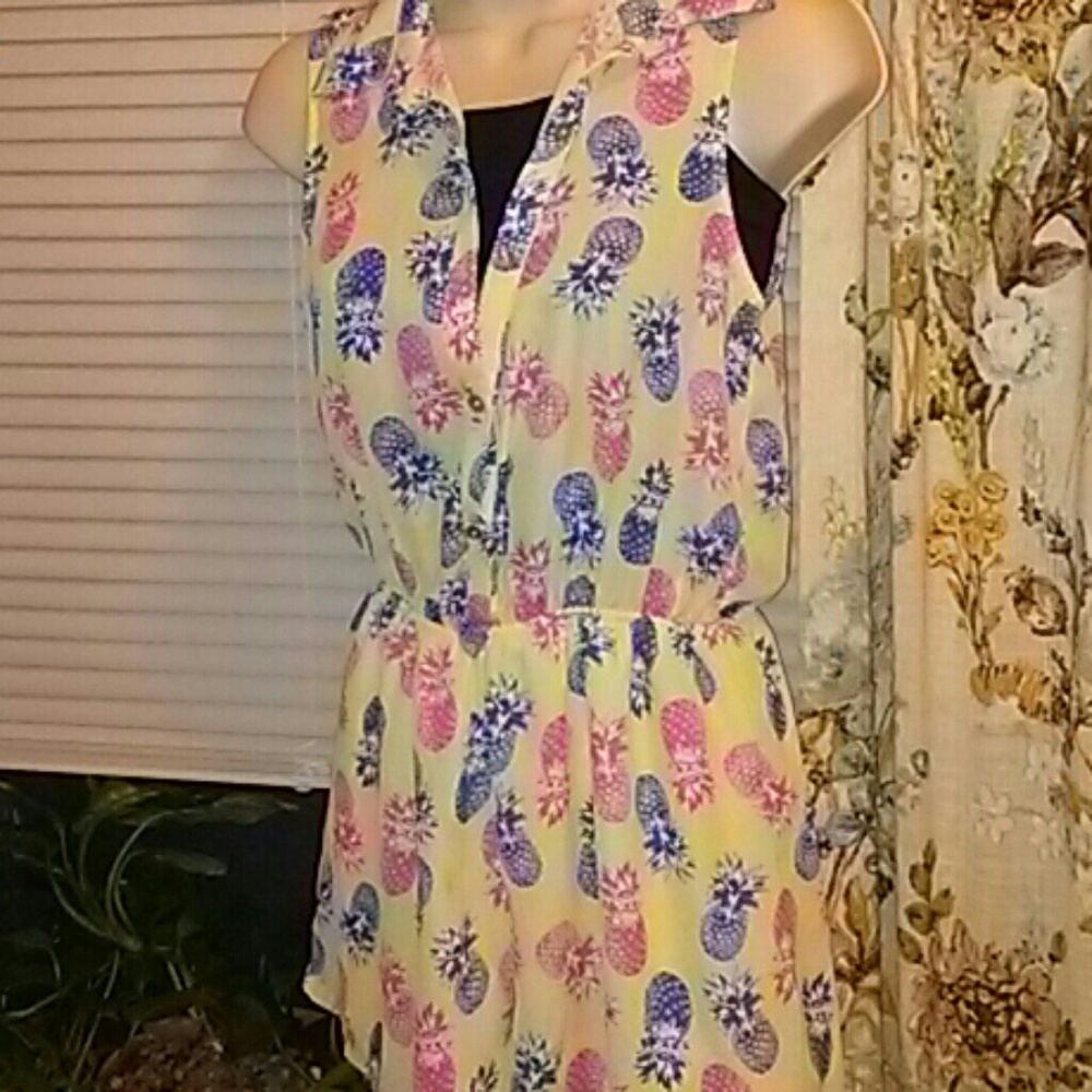 🔆Final Sale! 🔆Romper button down small