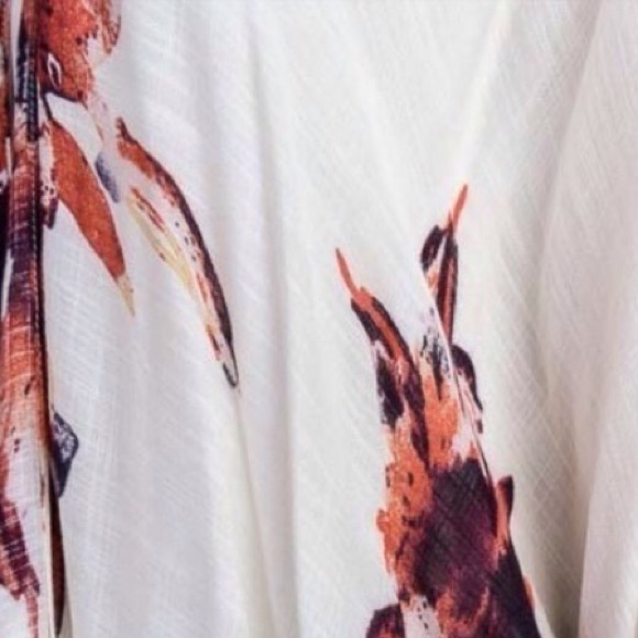 White Floral Cape Kimono - Picture 6 of 7