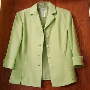 Light Green Blazer 3/4 Sleeves, Stylish Features