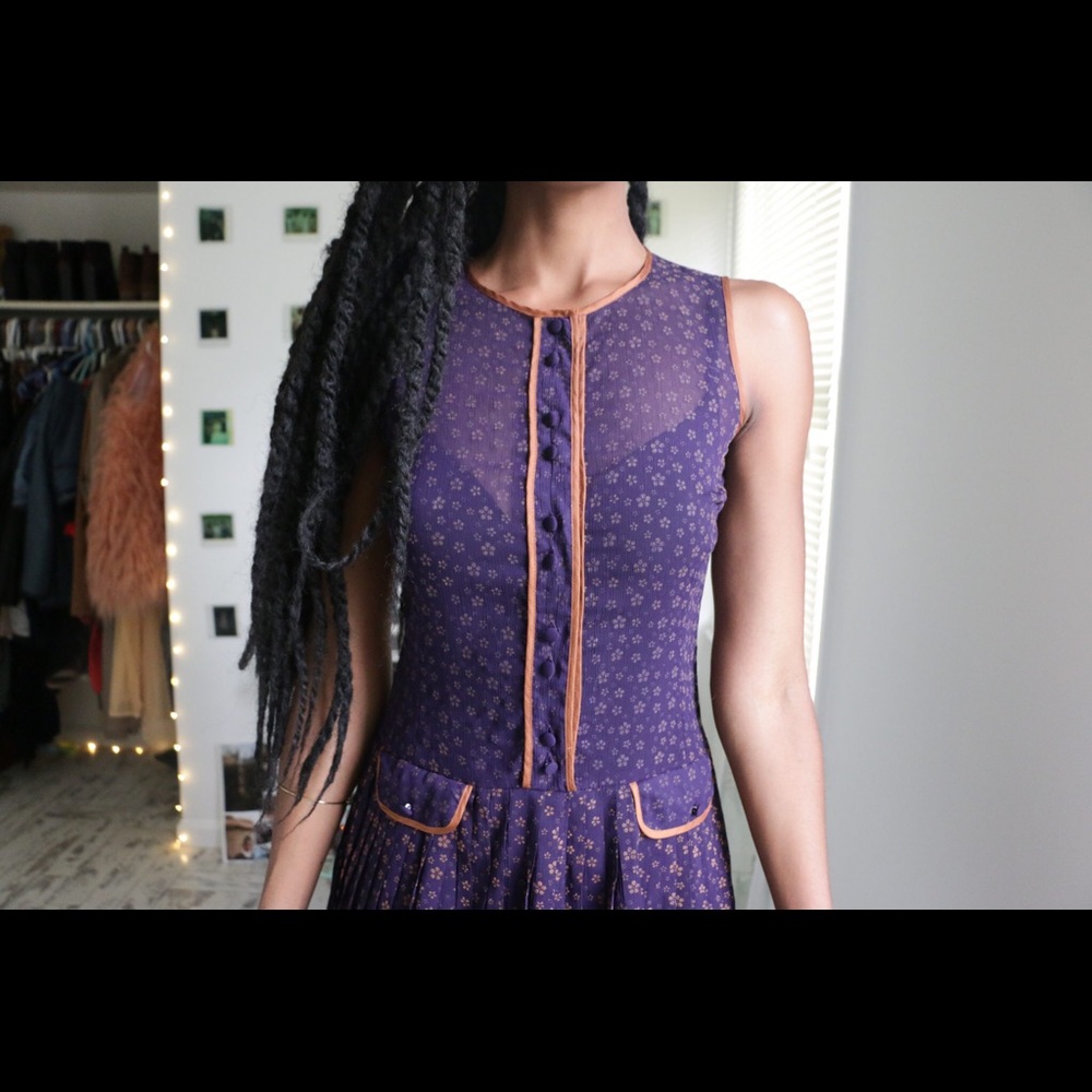 🎉SOLD🎉Bronze Trimmed Sleeveless Dress - Picture 4 of 4