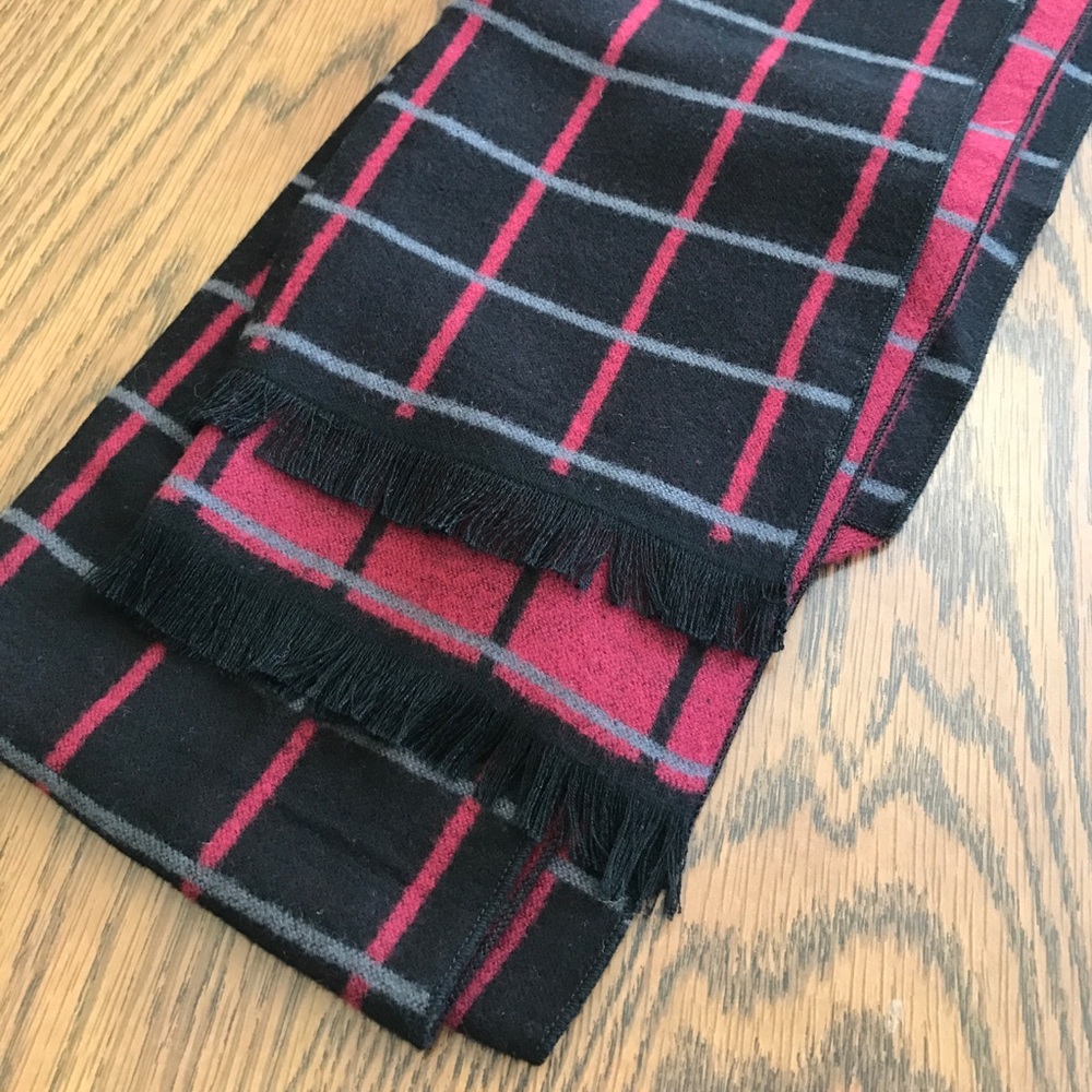Van Heusen black and red patterned Scarf