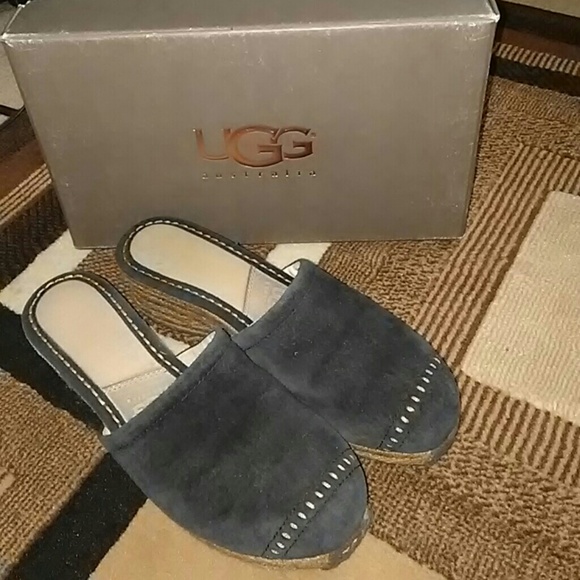 Uggs - Picture 2 of 4