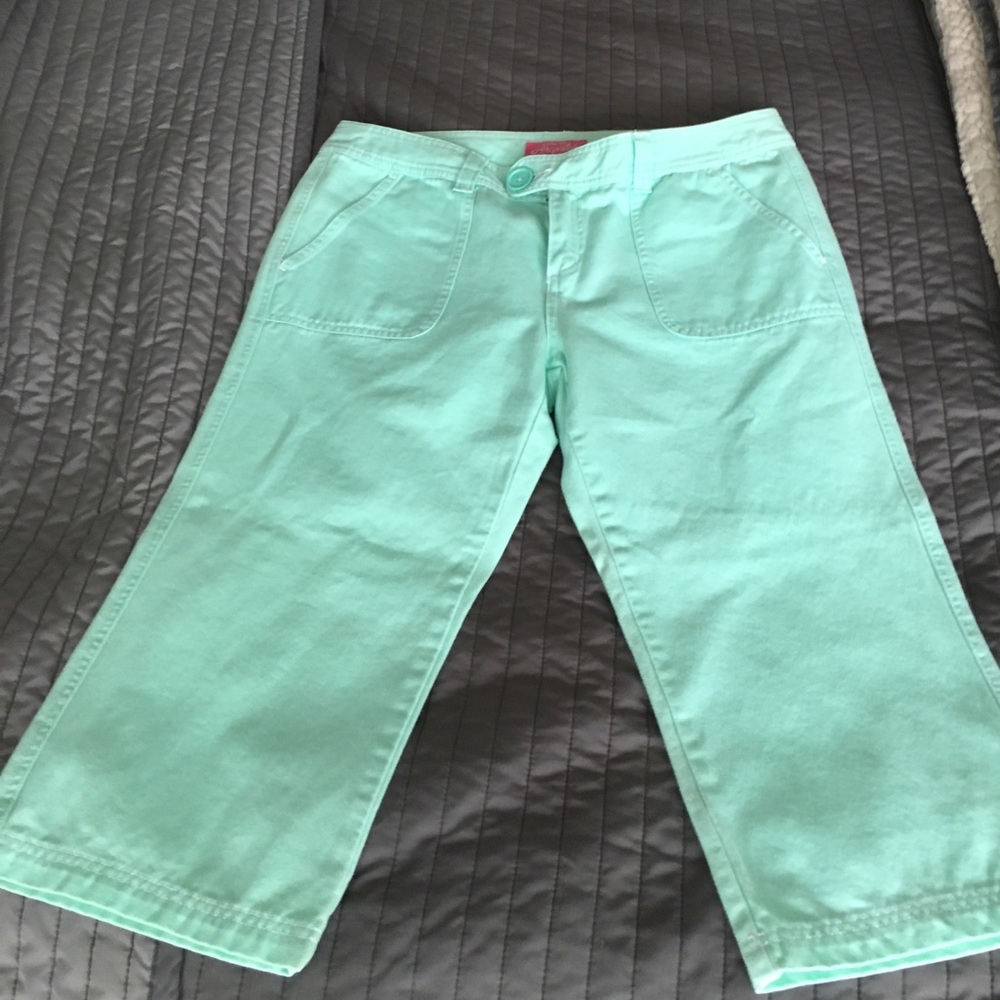Sea foam green Aeropostale cropped pants