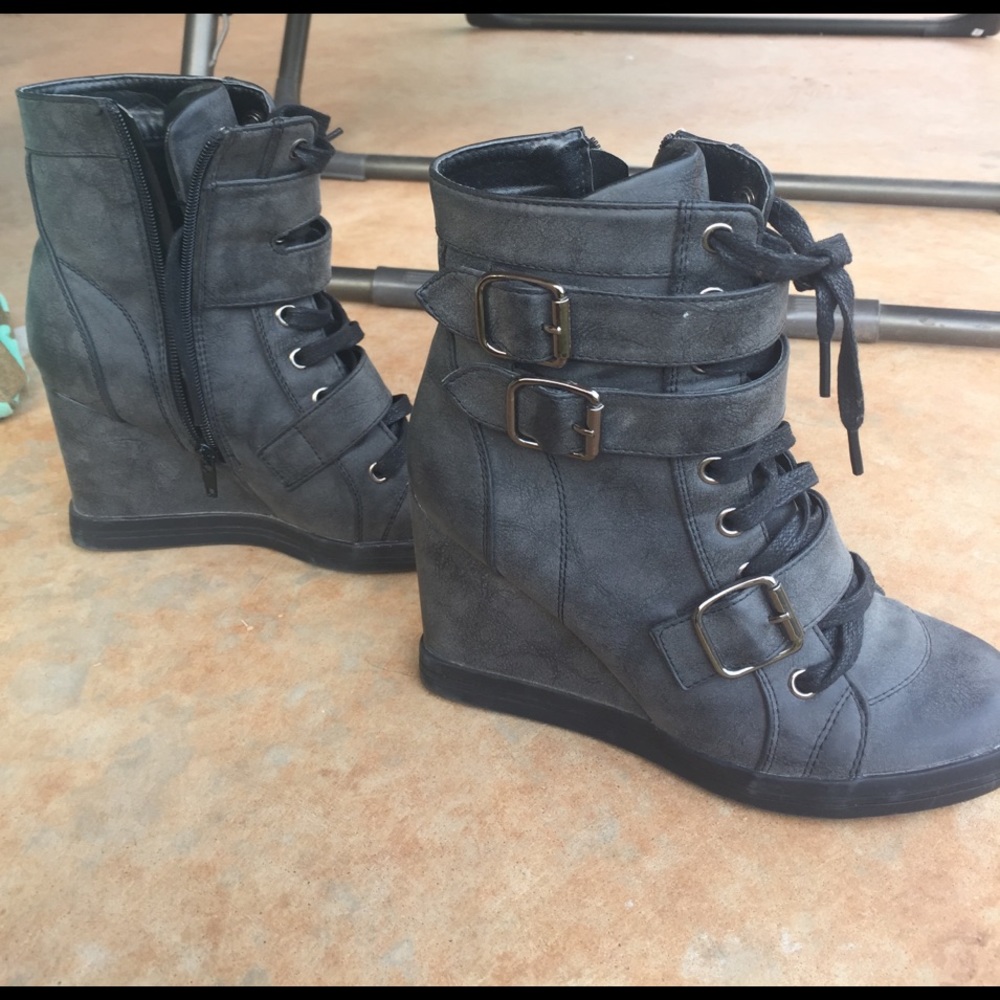 Lace up buckle grey leather wedge boots