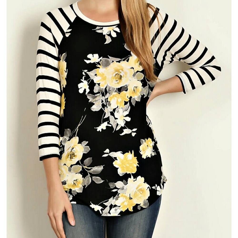 New floral top in multiple sizes