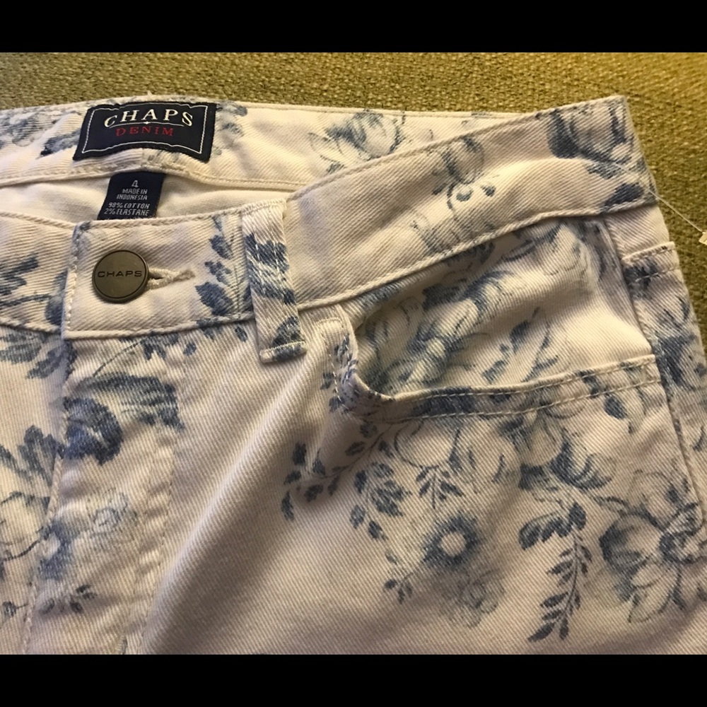 CHAPS DENIM SLIMMING FIT STRETCH SIZE 4