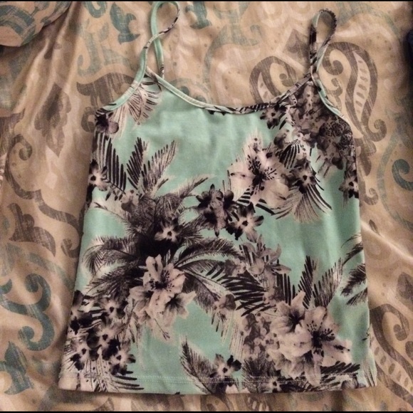 Blue and black floral crop top🖤 - Picture 2 of 3