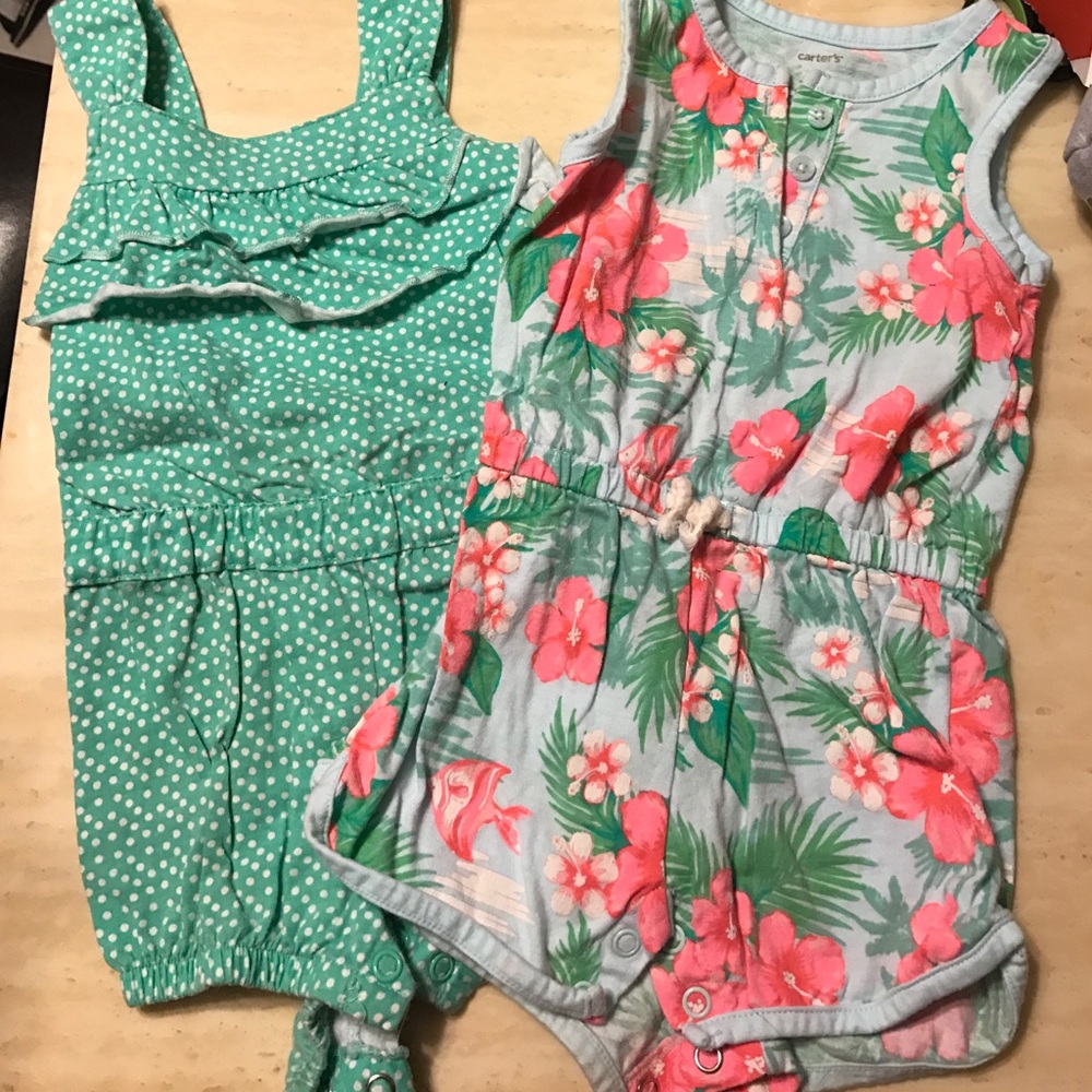 2 baby rompers