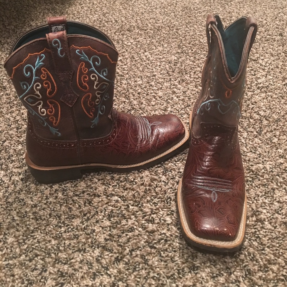 Super cute Paisley Ariat fatbaby boots size 6.5B