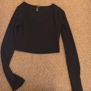 Long sleeve black crop top