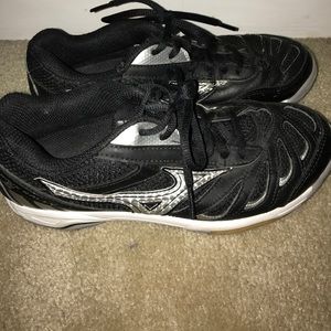 Mizuno volleyball shoes