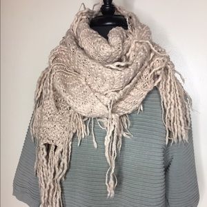 ❌SOLD❌ Knitted Scarf with Cool Fringe