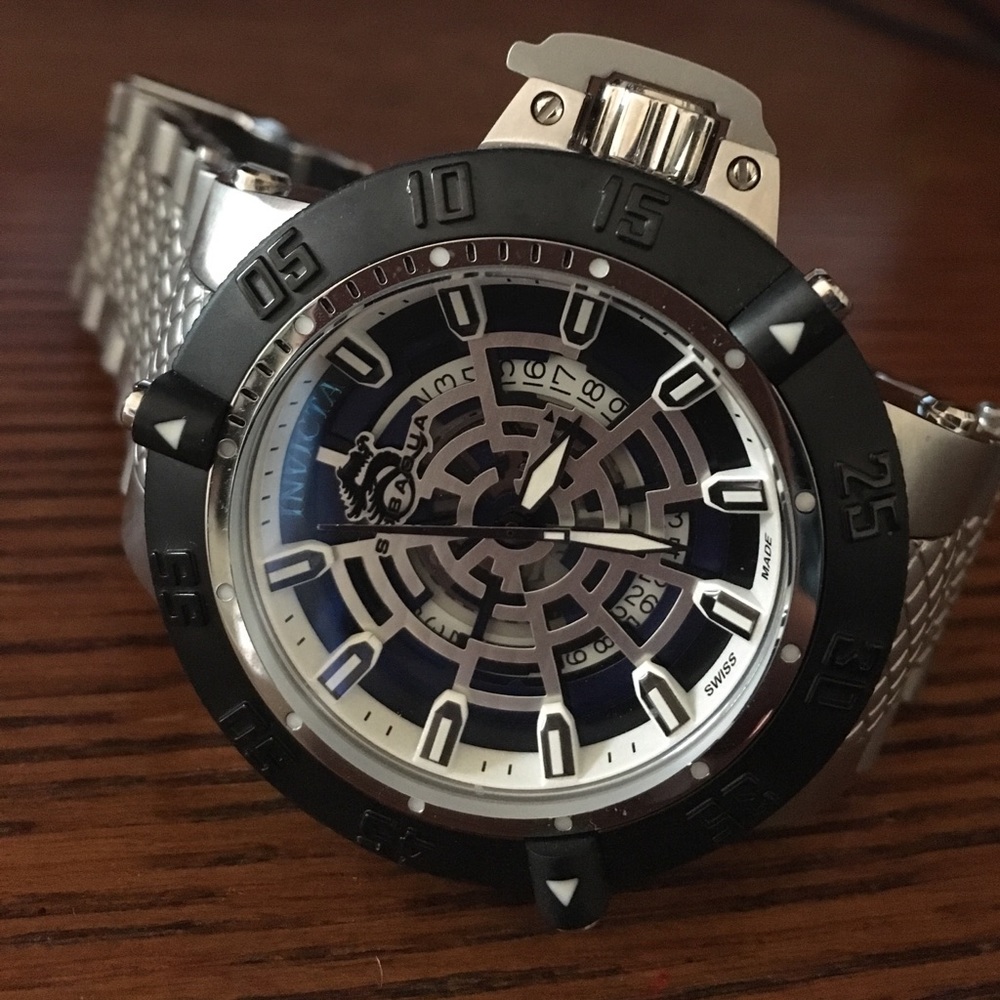 Invicta Model 16043 Men's New Watch