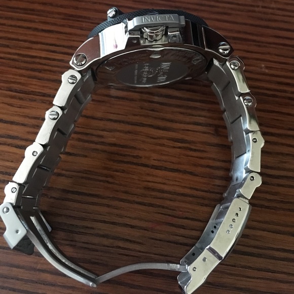 Invicta Model 16043 Men's New Watch - Picture 2 of 5