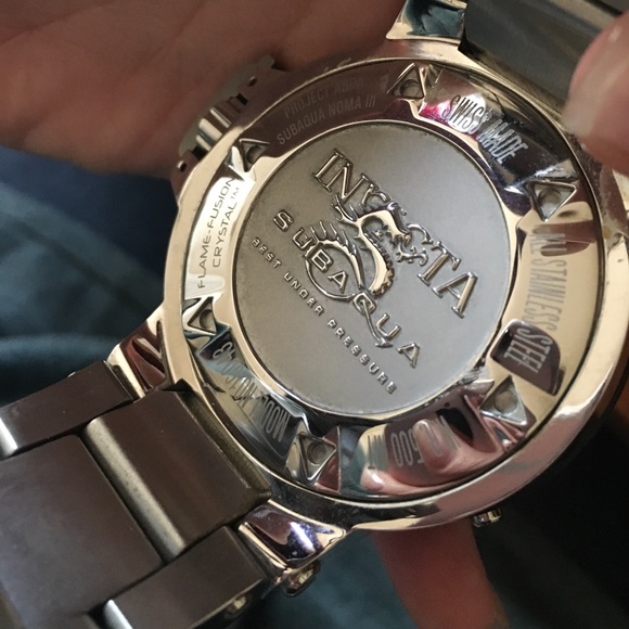 Invicta Model 16043 Men's New Watch - Picture 3 of 5