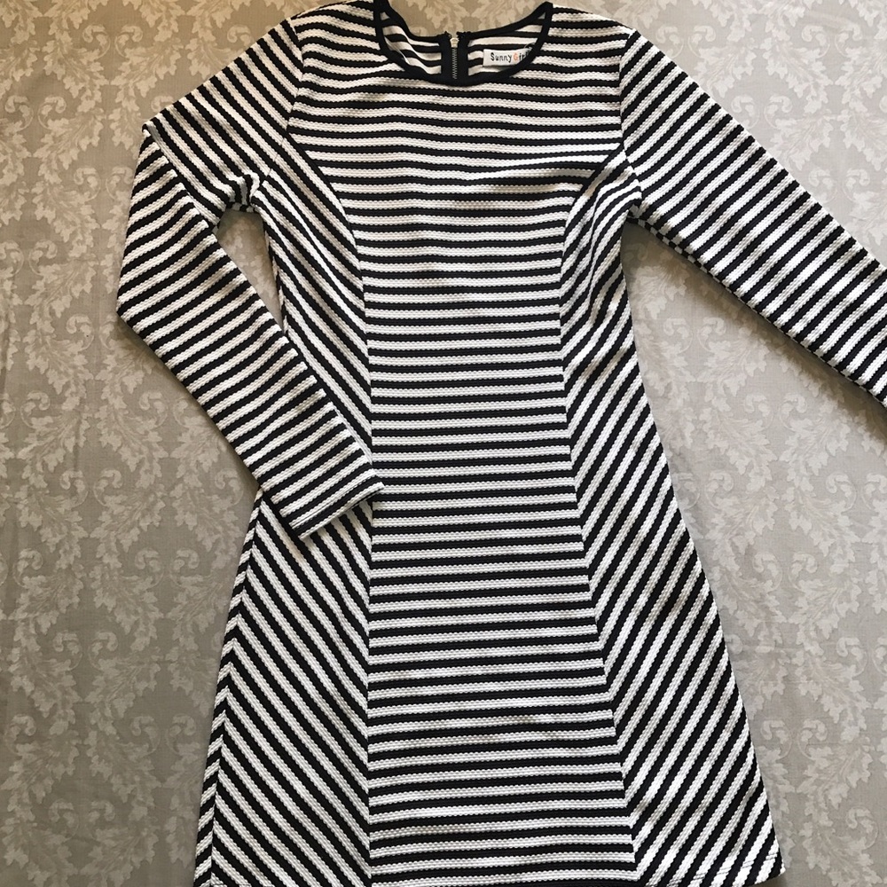 🚨 MOVING SALE! Long sleeve striped dress.