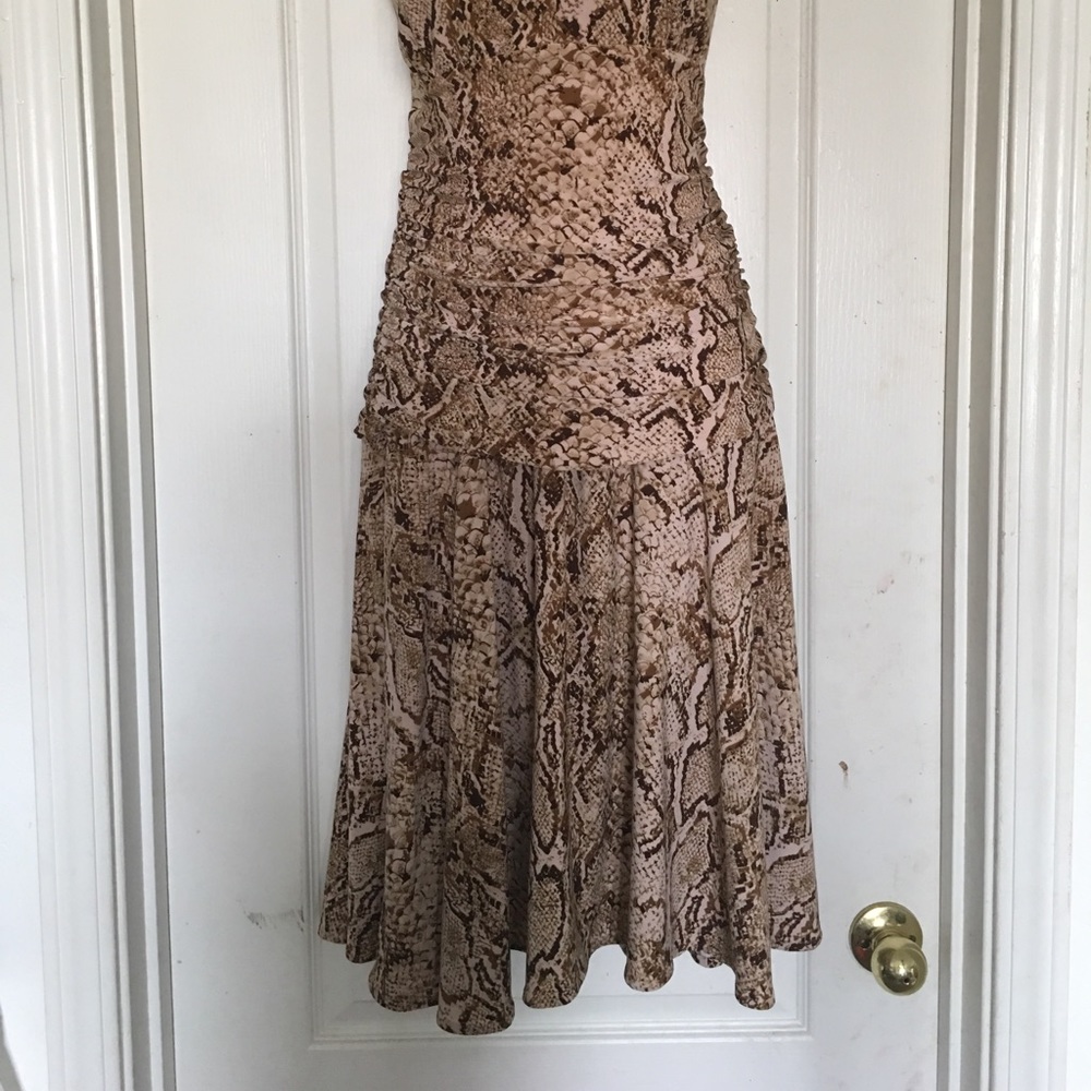 Dress - Picture 2 of 4